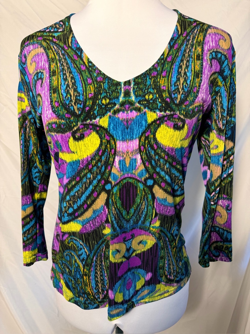 Linda Leal multi-color paisley print v-neck top